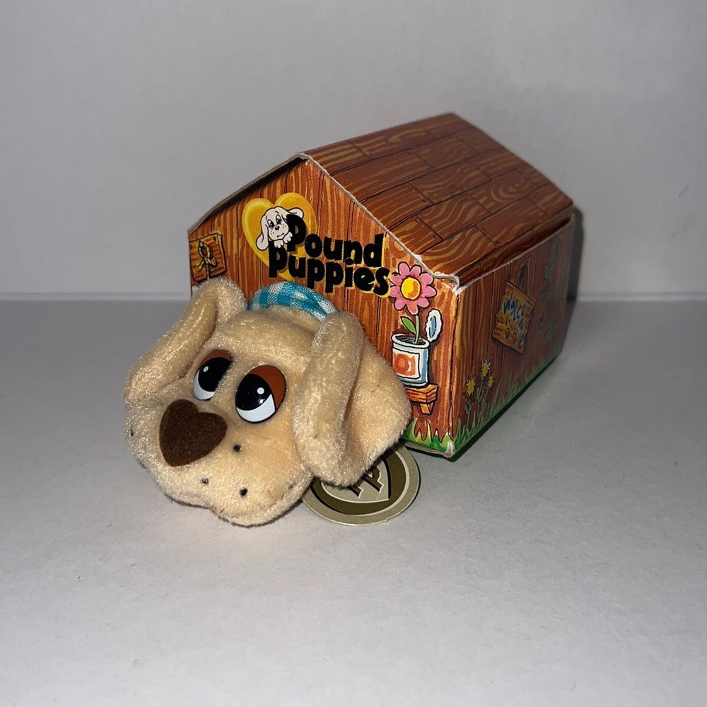 🐶 Vintage 1998 Pound Puppies Plush Toy with Kennel